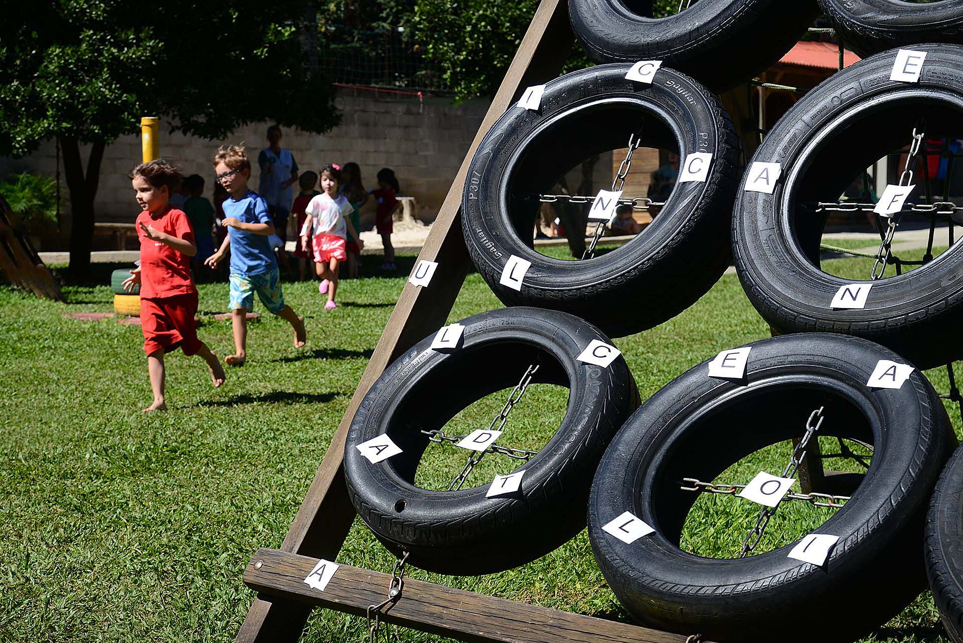 Caça às letras: uma atividade lúdica que educou e divertiu